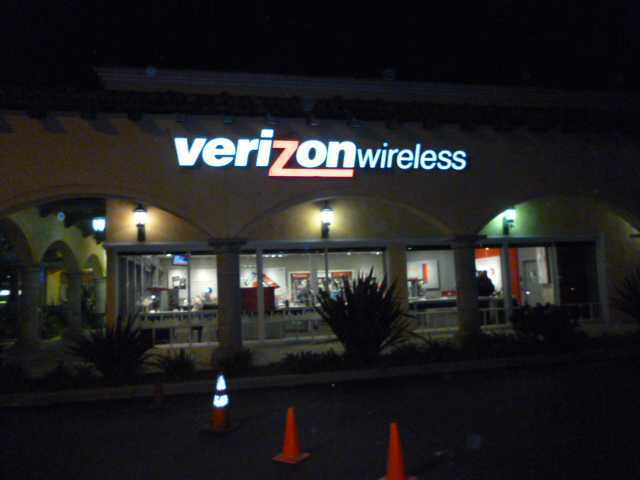 Verizon Torrance Sign Removal & Install